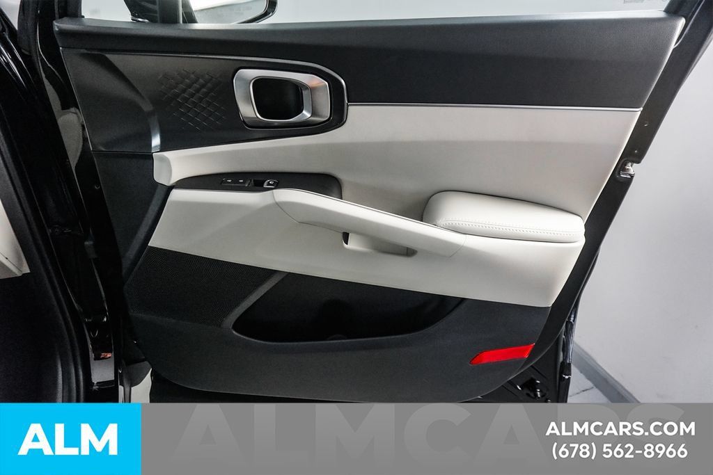 Used 2025 Kia Sorento S w/ Panoramic Sunroof Package FWD image 39