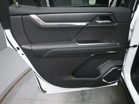 New 2026 GMC Acadia Elevation image 18