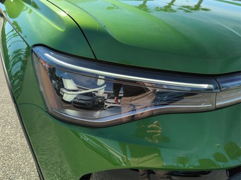 New 2026 Volkswagen Taos SE image 17