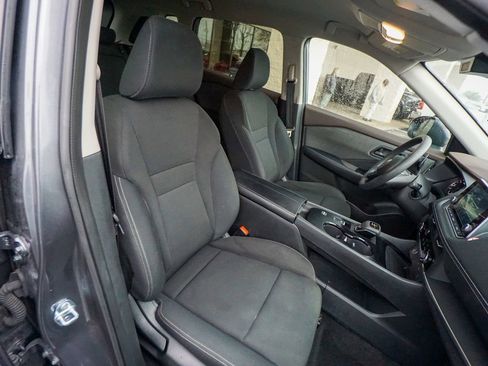 Used 2023 Nissan Rogue S image 25