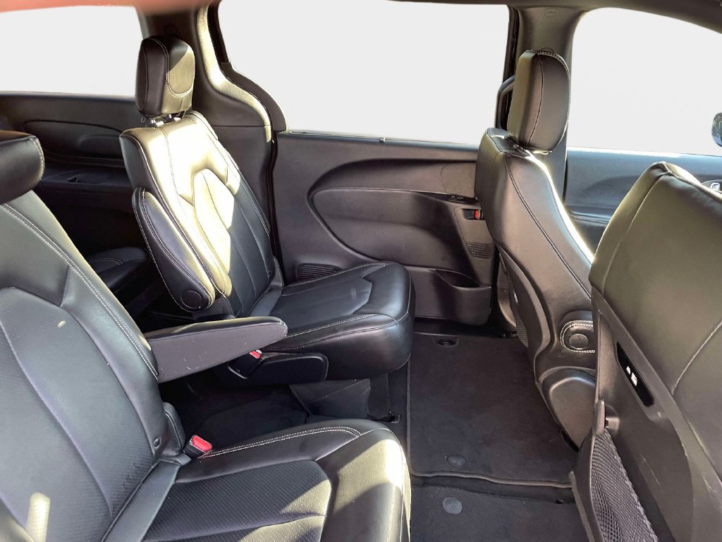 Used 2025 Chrysler Pacifica Select FWD image 11