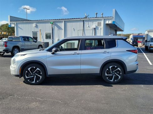 Used 2022 Mitsubishi Outlander SE image 18