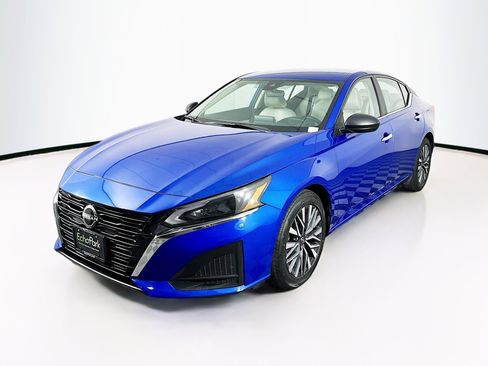 Used 2025 Nissan Altima 2.5 SV image 3