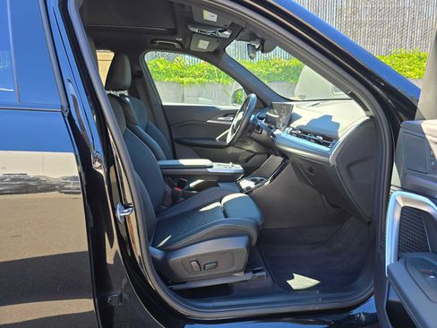 Used 2025 BMW X1 xDrive28i w/ M Sport Package AWD/4WD image 11
