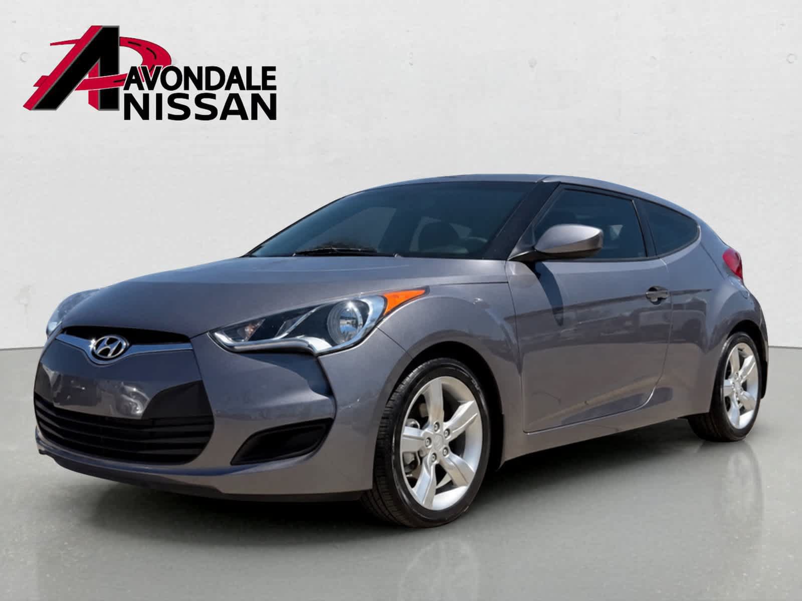 Used 2015 Hyundai Veloster FWD image 2