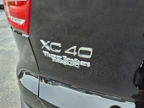 New 2025 Volvo XC40 B5 Plus w/ Protection Package Premier image 5