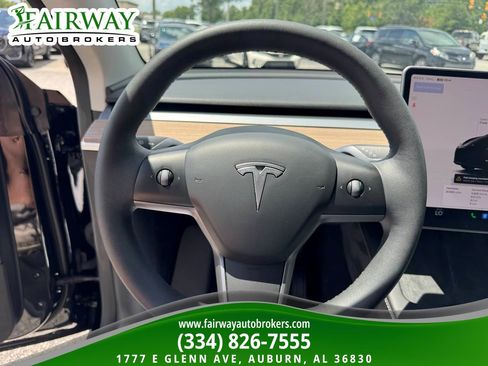 Used 2024 Tesla Model Y Long Range AWD/4WD image 17