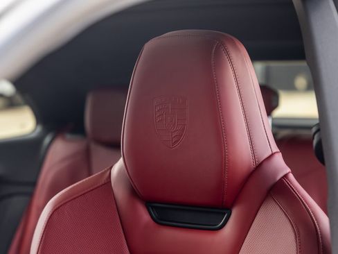 New 2026 Porsche Macan 4 Electric image 28