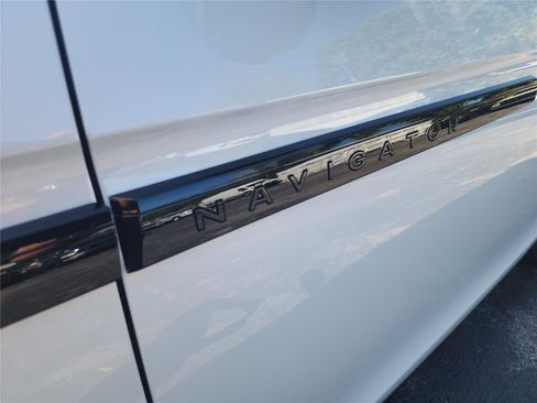 New 2026 Lincoln Navigator Reserve w/ Jet Appearance Package AWD/4WD image 10