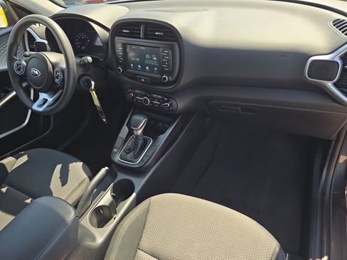 Certified 2021 Kia Soul LX FWD image 11