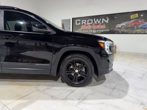 Used 2024 GMC Terrain SLE w/ Driver Convenience Package FWD image 5