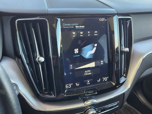 Used 2019 Volvo XC60 T6 Momentum w/ Advanced Package image 9