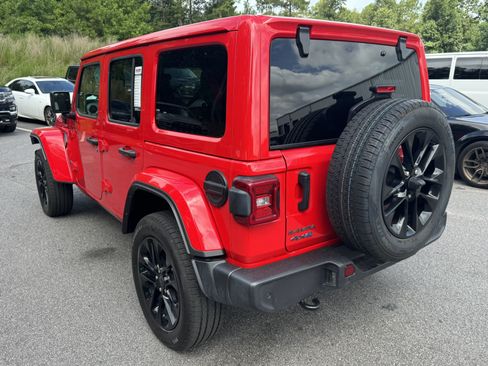 Used 2025 Jeep Wrangler Unlimited Sahara w/ Safety Group AWD/4WD image 7
