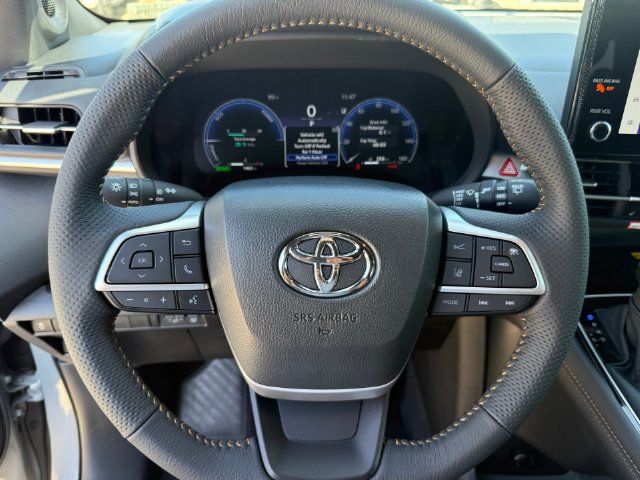 Used 2026 Toyota Sienna XLE Woodland Edition AWD/4WD image 15