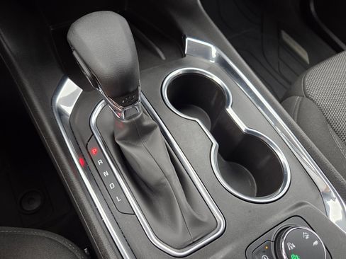 Used 2022 Chevrolet Traverse LT image 23