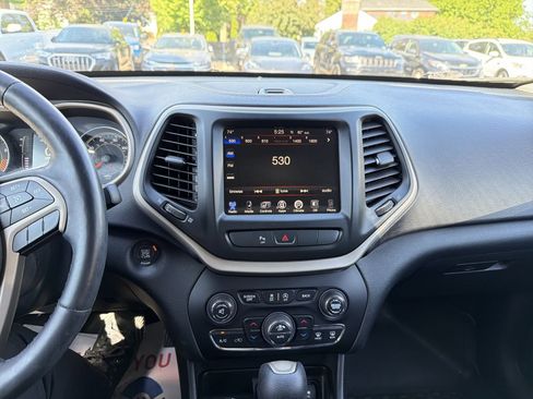 Used 2015 Jeep Cherokee Latitude w/ Comfort/Convenience Group AWD/4WD image 35