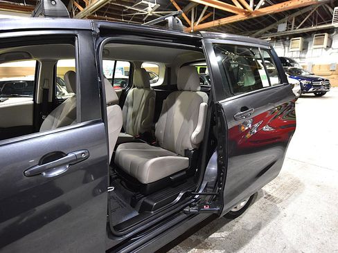 Used 2014 MAZDA MAZDA5 Touring image 29