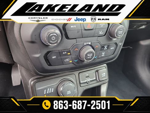 Used 2021 Jeep Renegade Limited w/ Sun & Sound Group AWD/4WD image 24