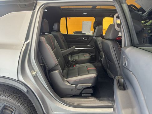 Used 2025 Chevrolet Traverse RS AWD/4WD image 20