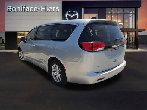 Used 2023 Chrysler Voyager LX FWD image 3