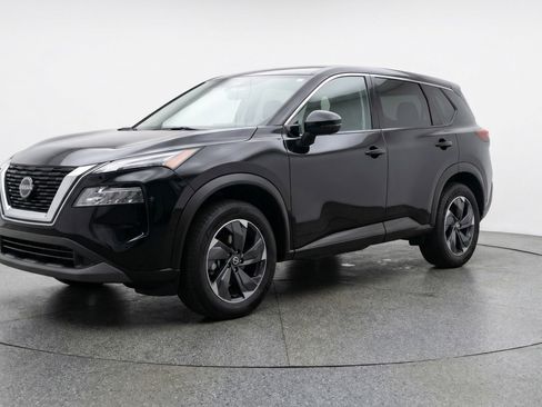 Used 2025 Nissan Rogue SV image 3