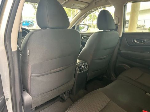 Used 2018 Nissan Rogue SV FWD image 34