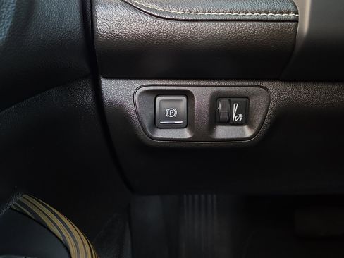 Used 2023 GMC Acadia SLE image 27