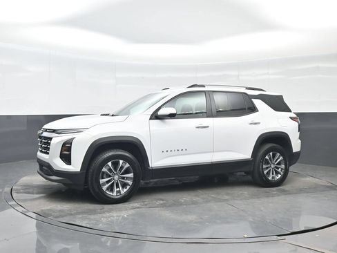 Used 2025 Chevrolet Equinox LT w/ Convenience Package II FWD image 2