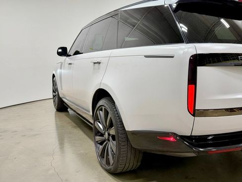 Used 2024 Land Rover Range Rover SV image 16