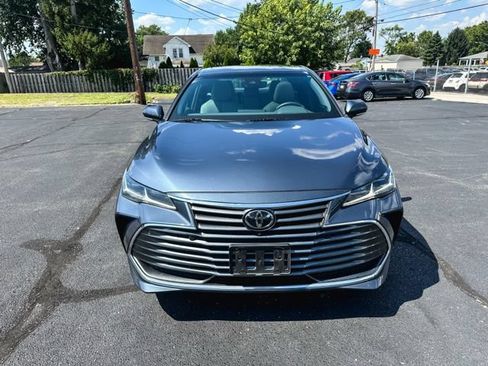 Used 2019 Toyota Avalon Limited FWD image 2