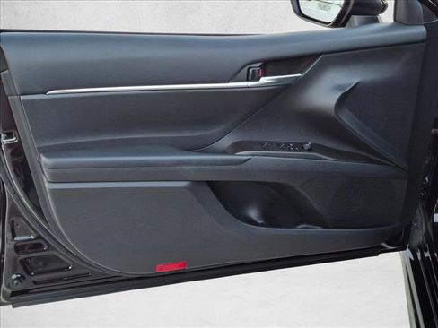 Used 2022 Toyota Camry SE FWD image 11