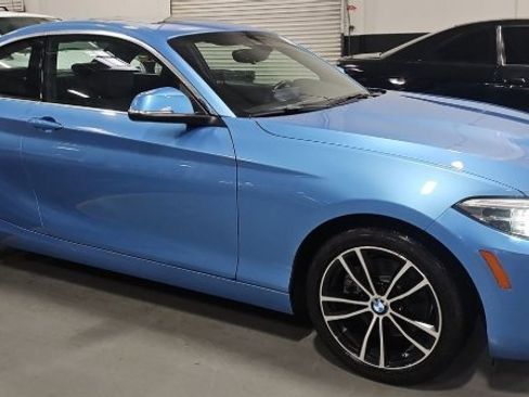 Used 2020 BMW 230i Coupe w/ Premium Package image 4