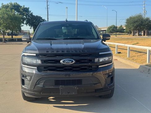 Used 2024 Ford Expedition Limited RWD image 2