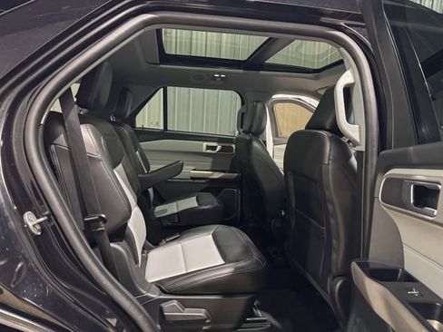 Used 2023 Ford Explorer XLT w/ XLT Sport Appearance Package AWD/4WD image 28