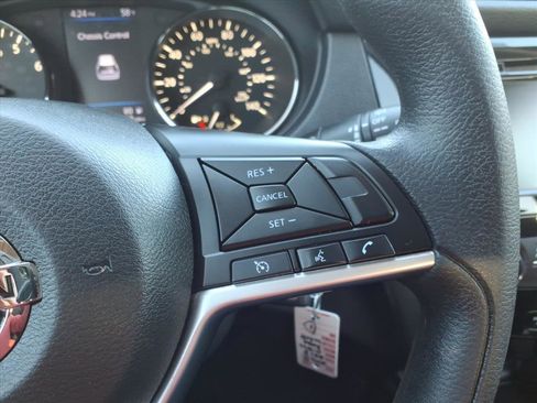 Used 2018 Nissan Rogue S image 17