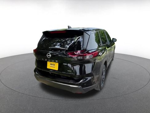 Used 2025 Nissan Rogue SV AWD/4WD image 14