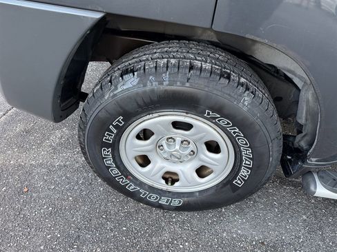 Used 2013 Nissan Xterra X image 6