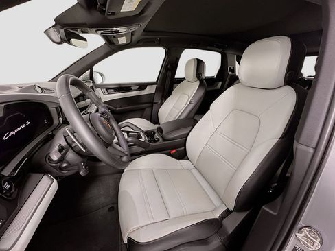 Used 2024 Porsche Cayenne S image 5