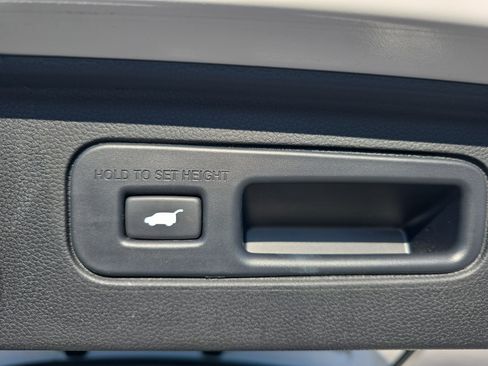 Used 2025 Honda Pilot EX-L image 14