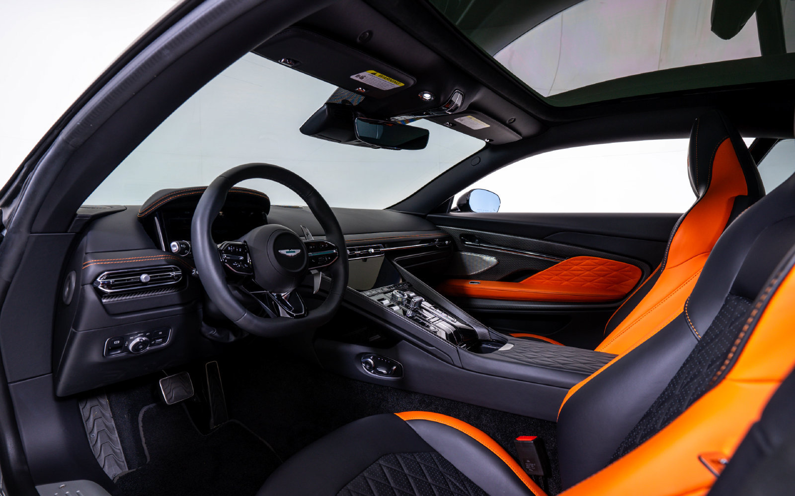 Used 2025 Aston Martin DB12 Coupe RWD image 19