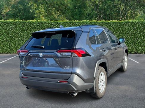 Used 2021 Toyota RAV4 XLE w/ Convenience Package image 3