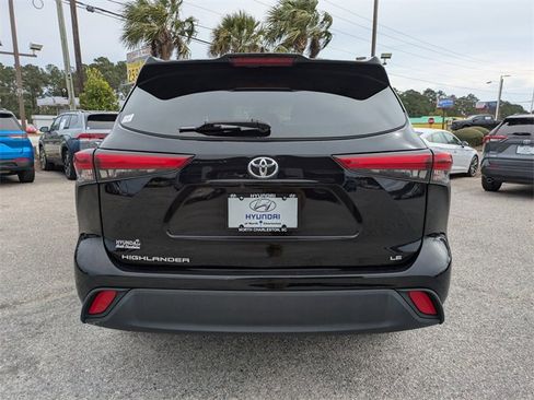 Used 2023 Toyota Highlander LE image 5
