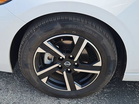 Used 2024 Nissan Sentra SV FWD image 14