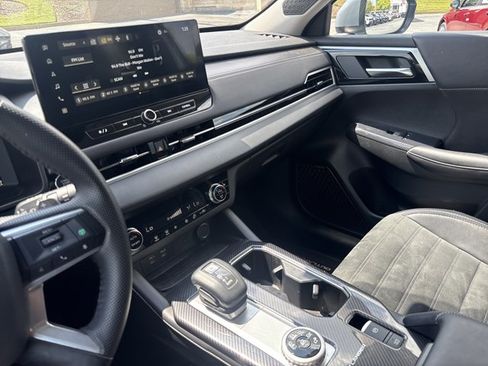 Used 2025 Mitsubishi Outlander SE FWD image 16