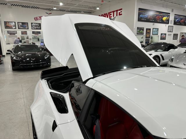 Used 2015 Chevrolet Corvette Z06 w/ 3LZ Preferred Equipment Group RWD image 16