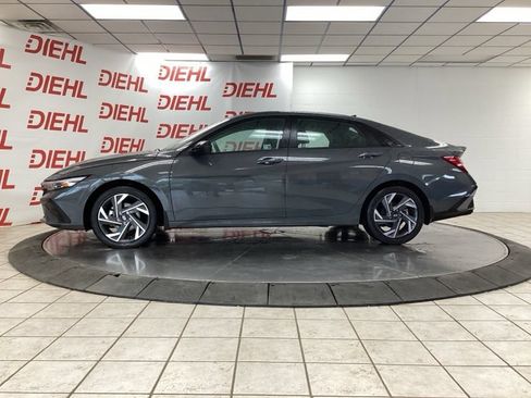 Used 2025 Hyundai Elantra SEL FWD image 4