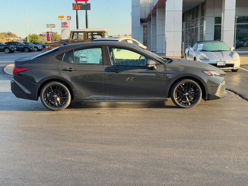 New 2026 Toyota Camry Hybrid image 2