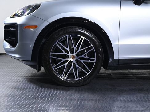 Certified 2025 Porsche Cayenne GTS AWD/4WD image 27