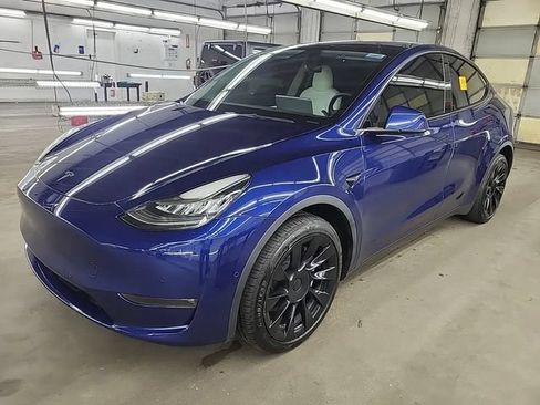 Used 2022 Tesla Model Y Long Range AWD/4WD image 2