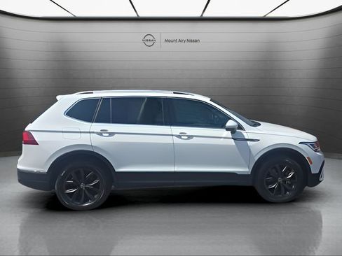 Used 2024 Volkswagen Tiguan SE AWD/4WD image 3